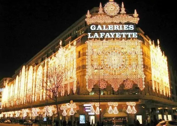 Bed Setting Room In Galeries Lafayette Street