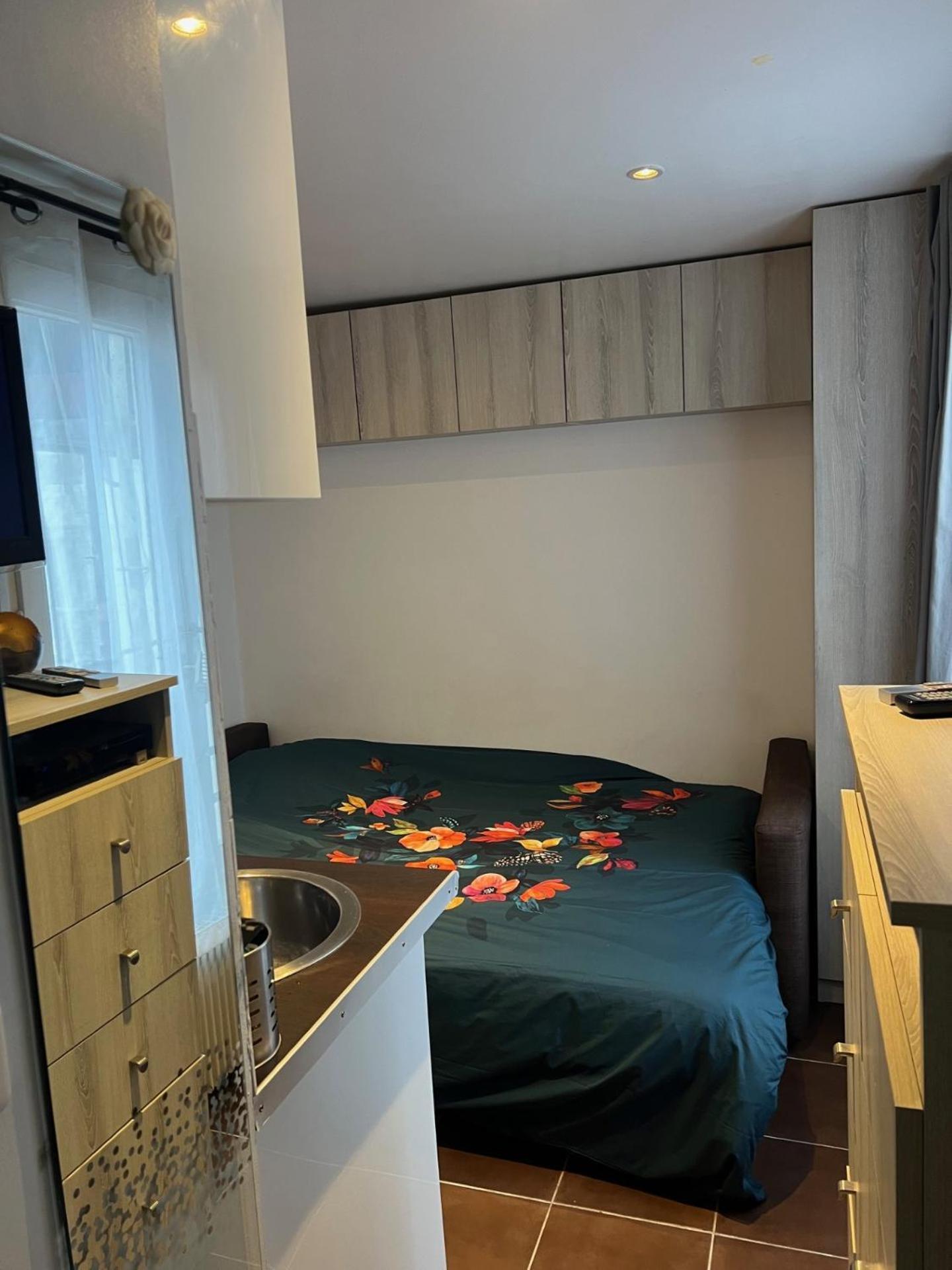 Appartement Bed Setting In Galeries Lafayette Street *